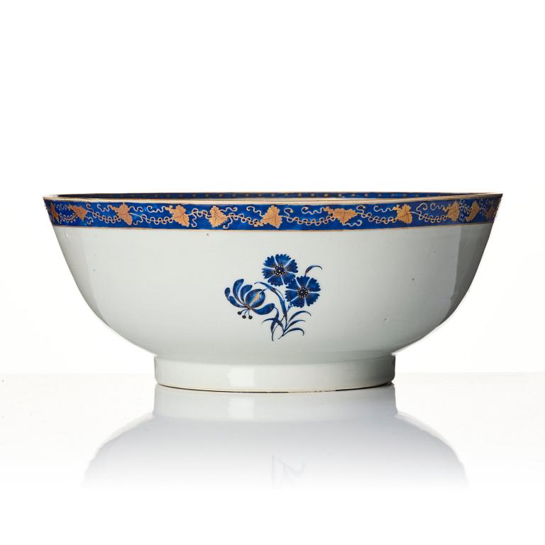 A Chinese Export punch bowl, Qing dynasty, Jiaqing (1796-1820).