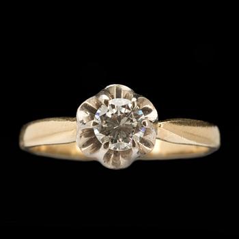 RING, 18k guld- vitguld med briljantslipad diamant ca 0,38ct. Vikt ca 2g.