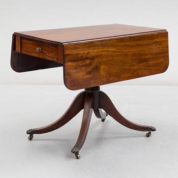 A mahogany table, England, late 19th / early 20th century.