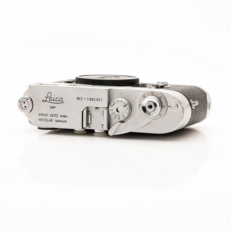 Leica M2.