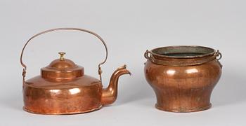 KAFFEPANNA SAMT KRUKA, koppar, 1800-tal.