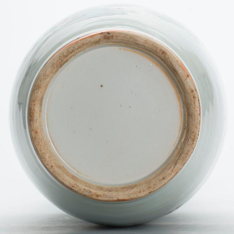 GOLVVAS, porslin, Kina, 1900-talets första hälft.