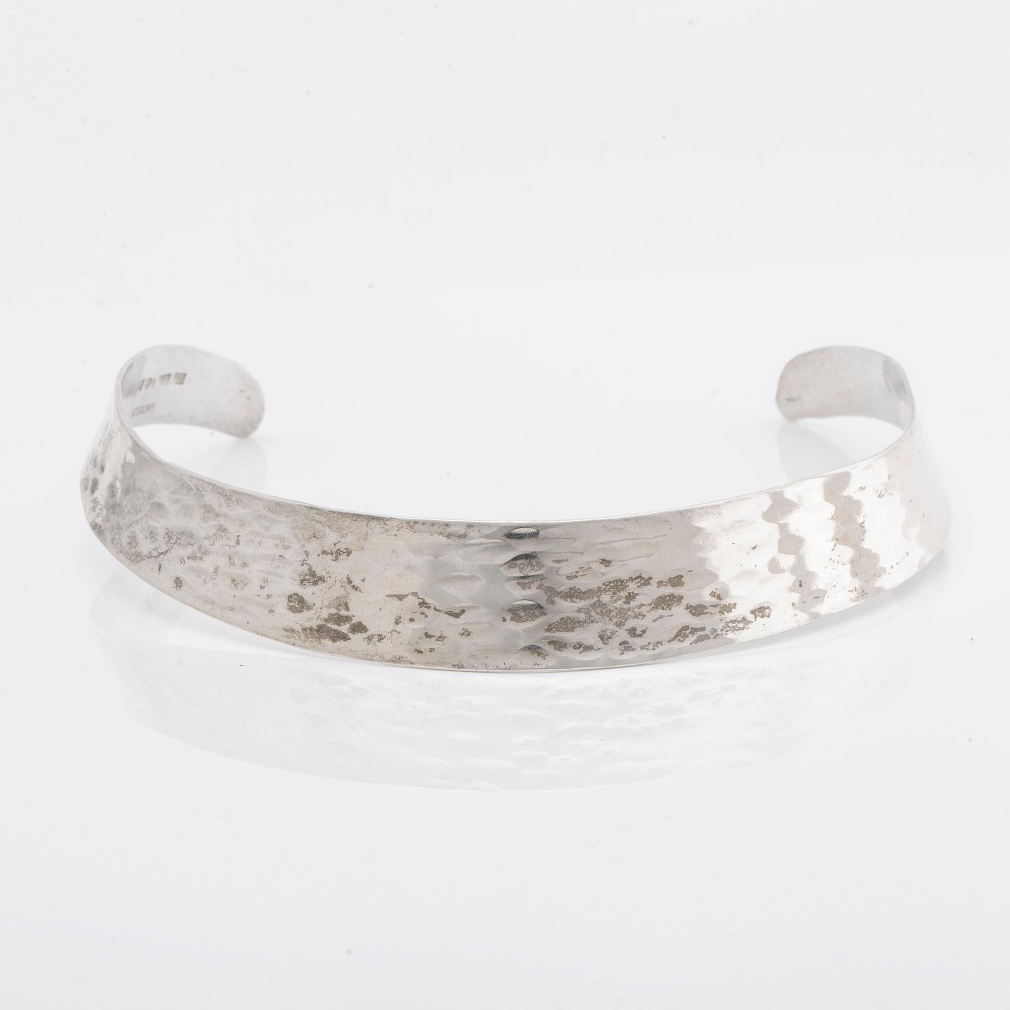 Necklace and pendant, sterling silver, 59 g, 1971 and 1977.
