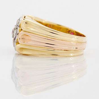 Ring WA Bolin 18K guld med rubiner och runda briljantslipade diamanter.