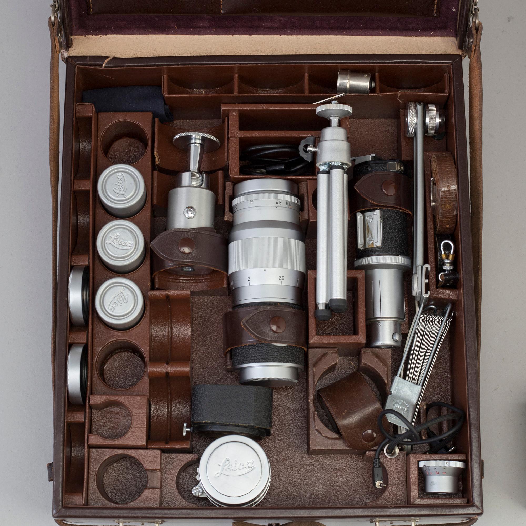 A Leica Leica IIIf no 527327 from 1951. With Elmar f=5 cm 1:3,5, Summarit f=5 cm 1:1,5 and more.