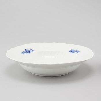 71 pieces of table ware, "Blå Blomst" by Royal Copenhagen.