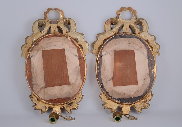 A PAIR OF ONE-CANDLE MIRRORS.