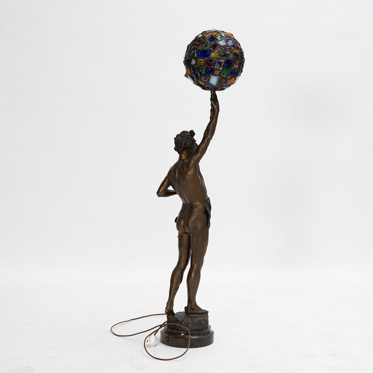 Bordslampa/dekorativ skulptur, 1900-talets första hälft.
