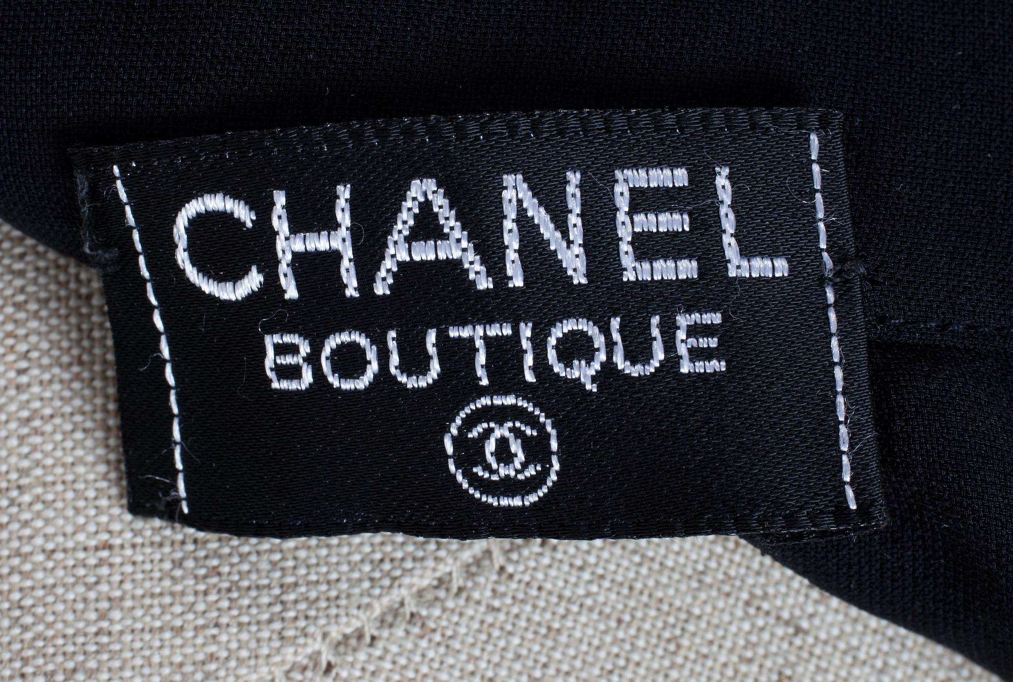 A Chanel silkchiffon skirt.