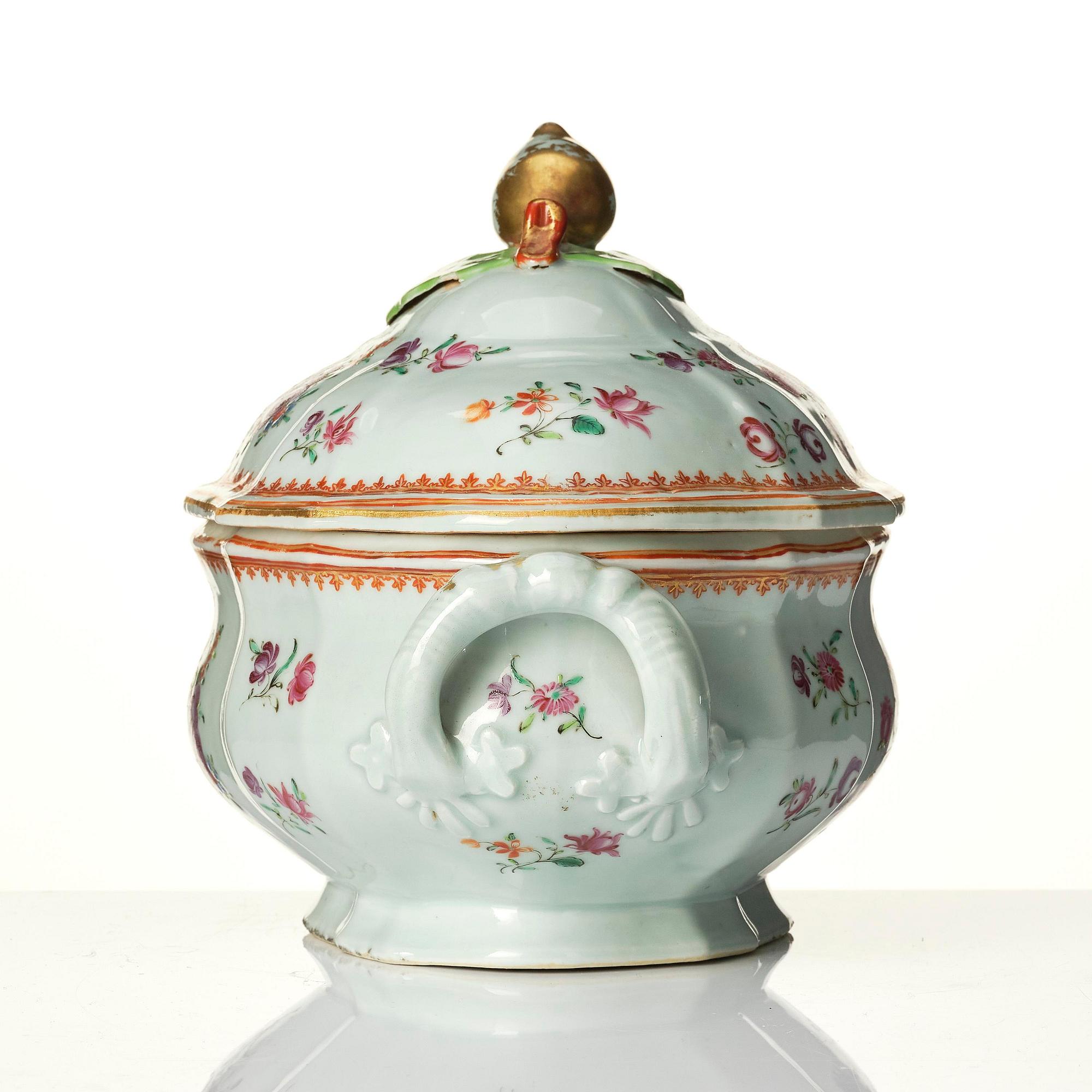 A famille rose tureen with cover and stand, Qing dynasty, Qianlong (1736-95).