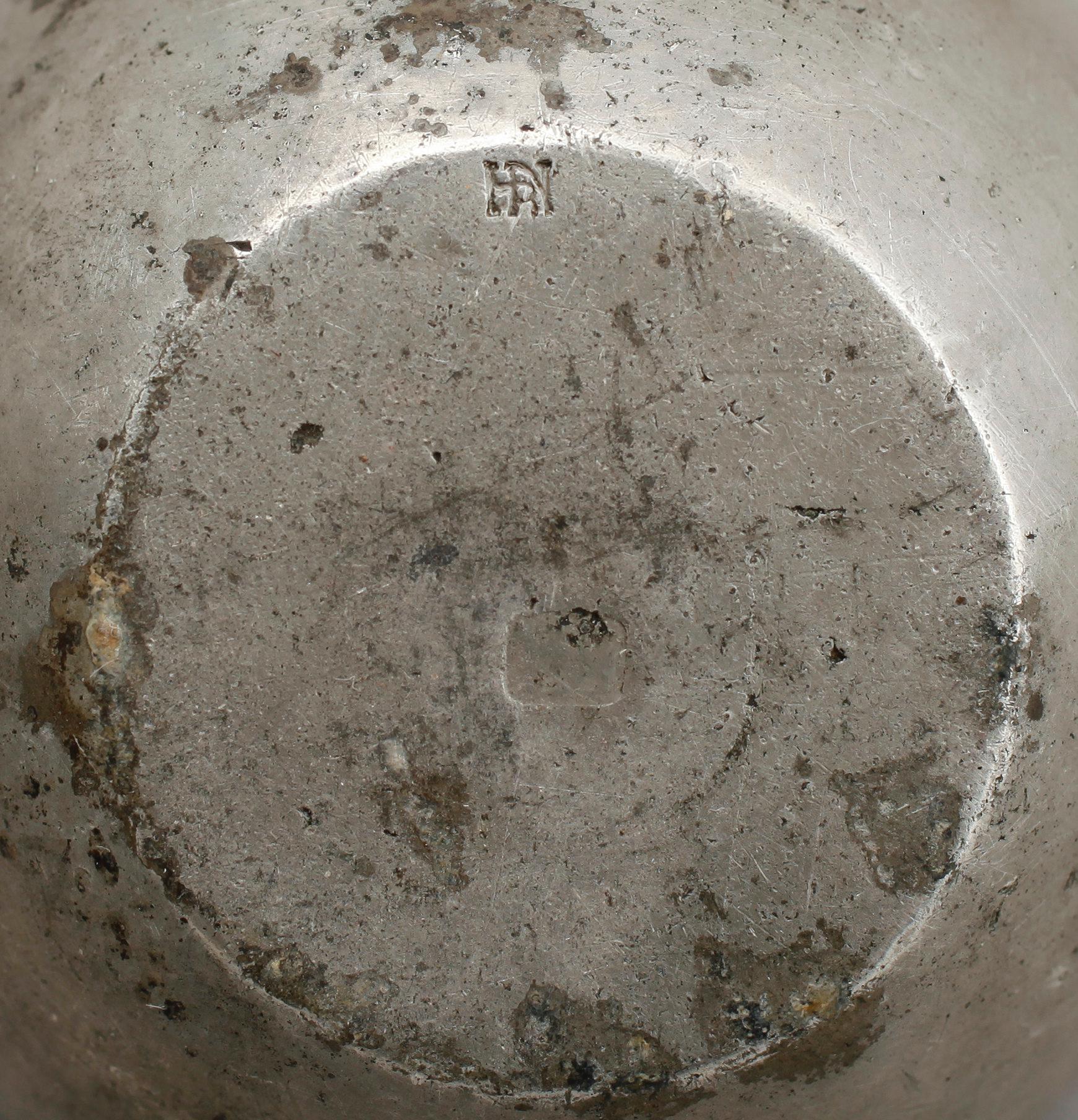 KÅSA, tenn, sign HN, 1800-/1900-tal.