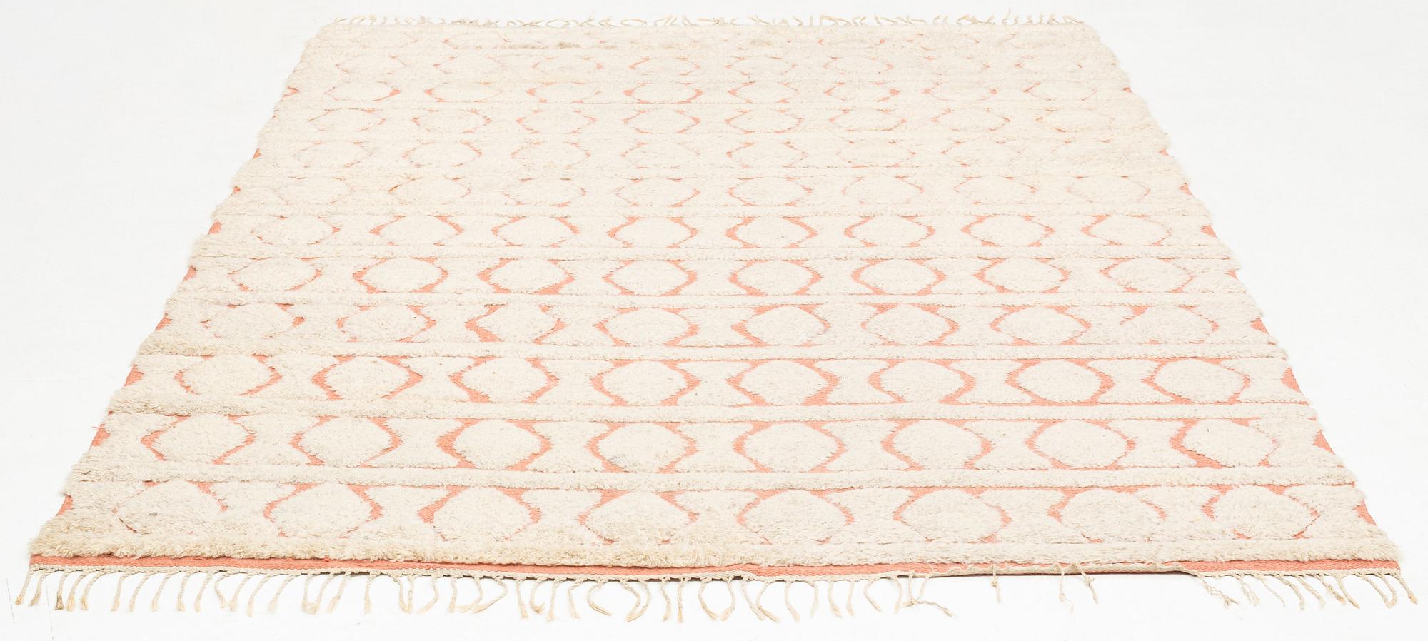 Ingrid Hellman-Knafve, matta, relifflossa, ca 290 x 194 cm, signerad IHK.
