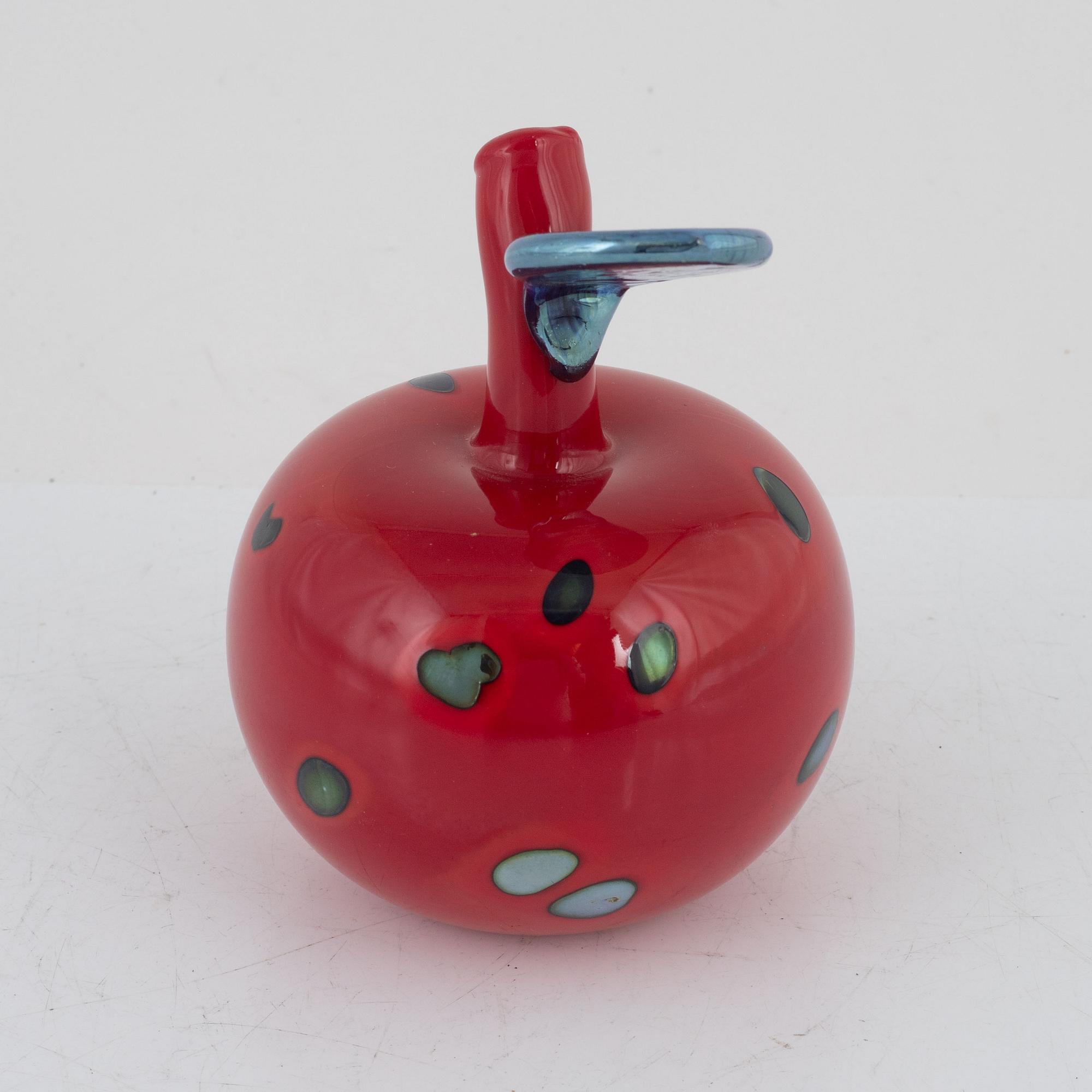 An Oiva Toikka sculpture in glass. Signed  Oiva Toikka Nuutajärvi Notsjö.