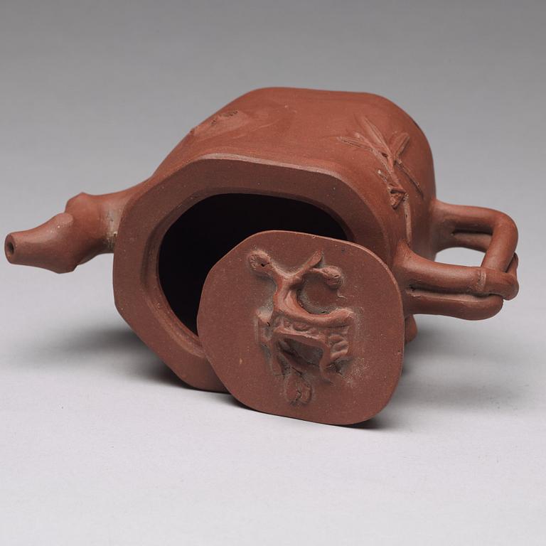 A Yixing teapot with cover, Qing dynasty, 19th Century. With sealmark to base.