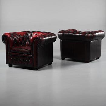 FÅTÖLJER, ett par, Chesterfield-modell, 1900-talets andra hälft.