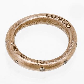 Ole Lynggaard ring 18K vitguld med 9 briljanter 0,18 ct totalt TW VS, "Love Collection".