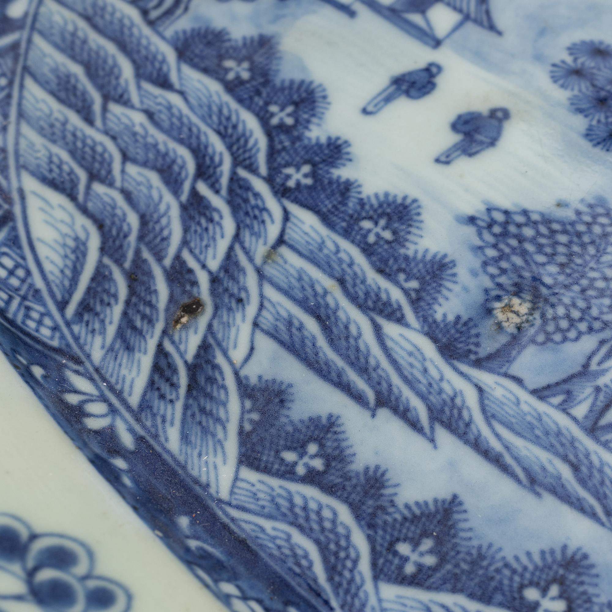 Serveringsfat, porslin, Kina, Qingdynastin, Qianlong (1736-95).
