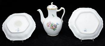SERVISDELAR, 3 delar "Sachsisk blomst", Royal Copenhagen, 1900-talets mitt.