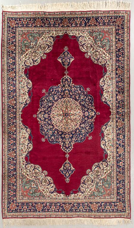 An old Kirman carpet ca 303 x 202 cm.