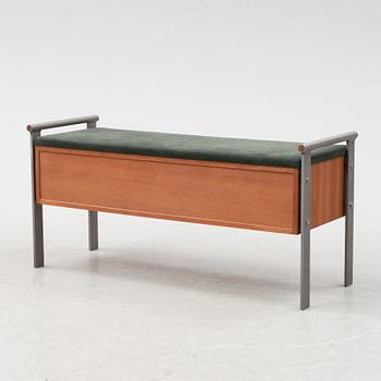 A 'Ladan' contemporary bench by Kerstin Olby.