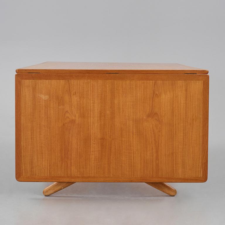 Hans J. Wegner, matbord med klaffar, "AT-314", Andreas Tuck, Danmark 1950-60-tal.