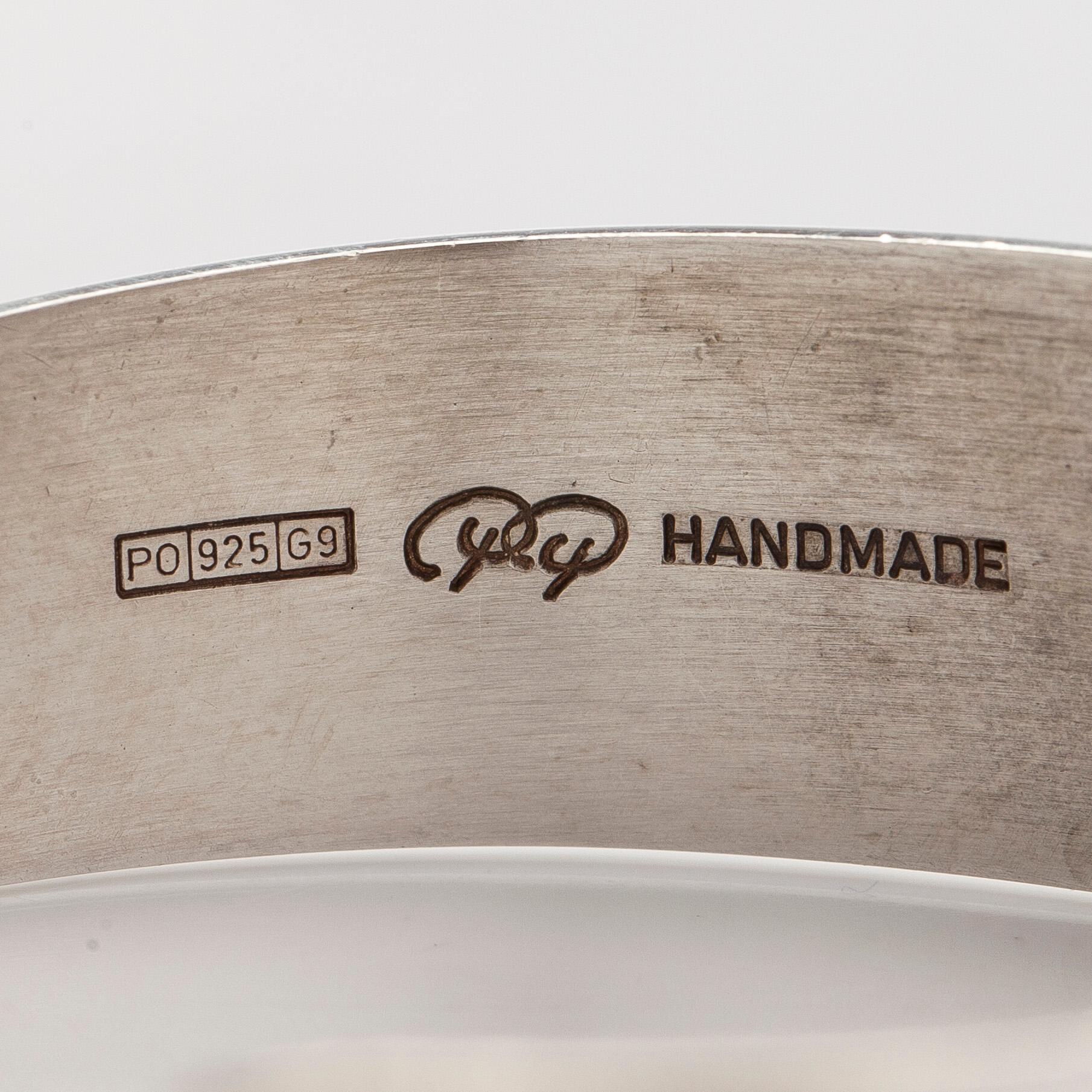 Pekka Piekäinen, a sterling silver bangle, Platinoro, Turku 2008.