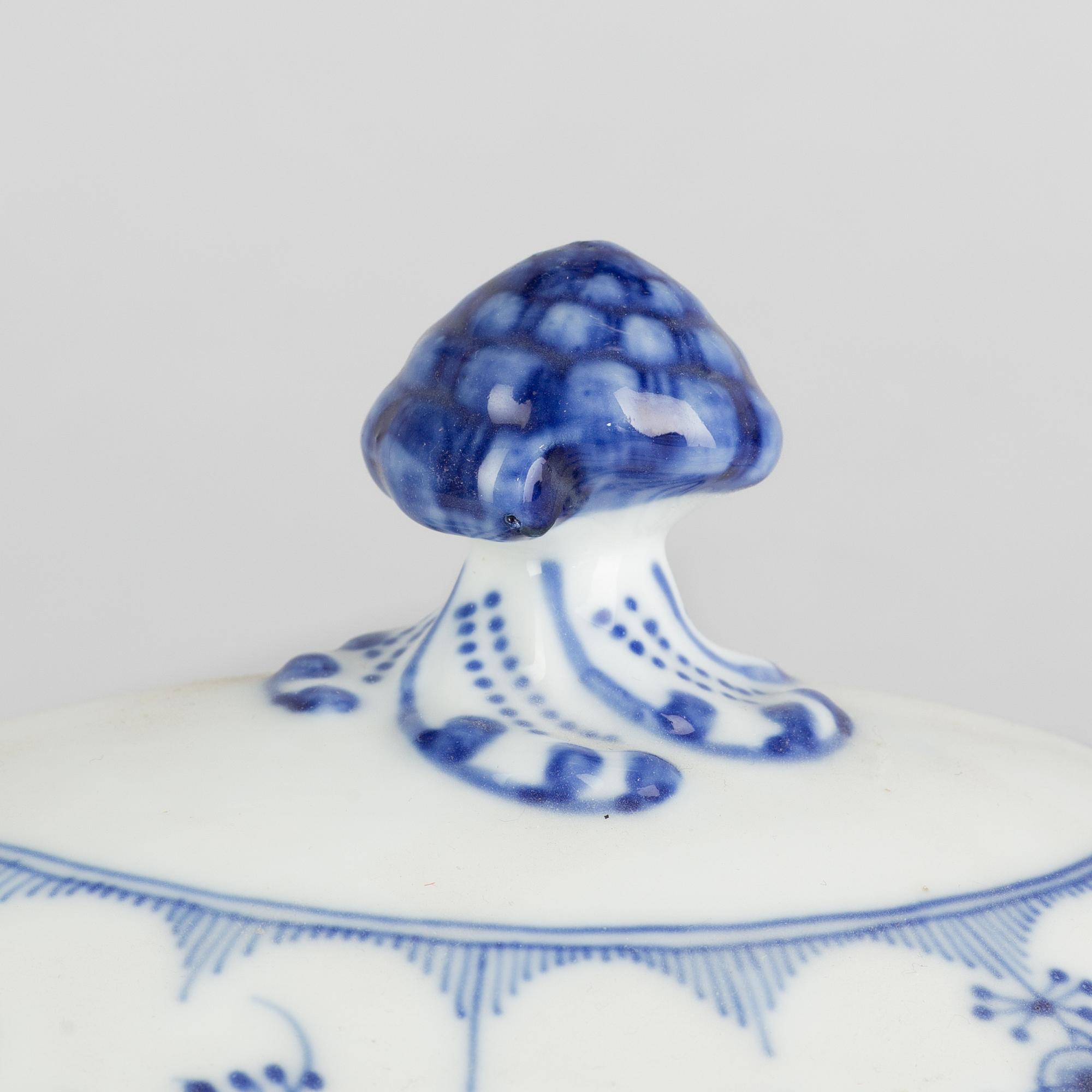 A 'Blue Fluted Plain' porcelain tureen with cover, Royal Copenhagen, model 360, 1893-1900.