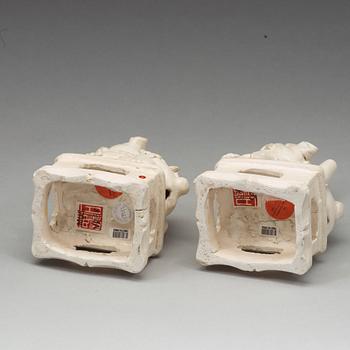 A pair of blanc de chine/bisquit porcelain joss stick holders, Transition, 17th Century.