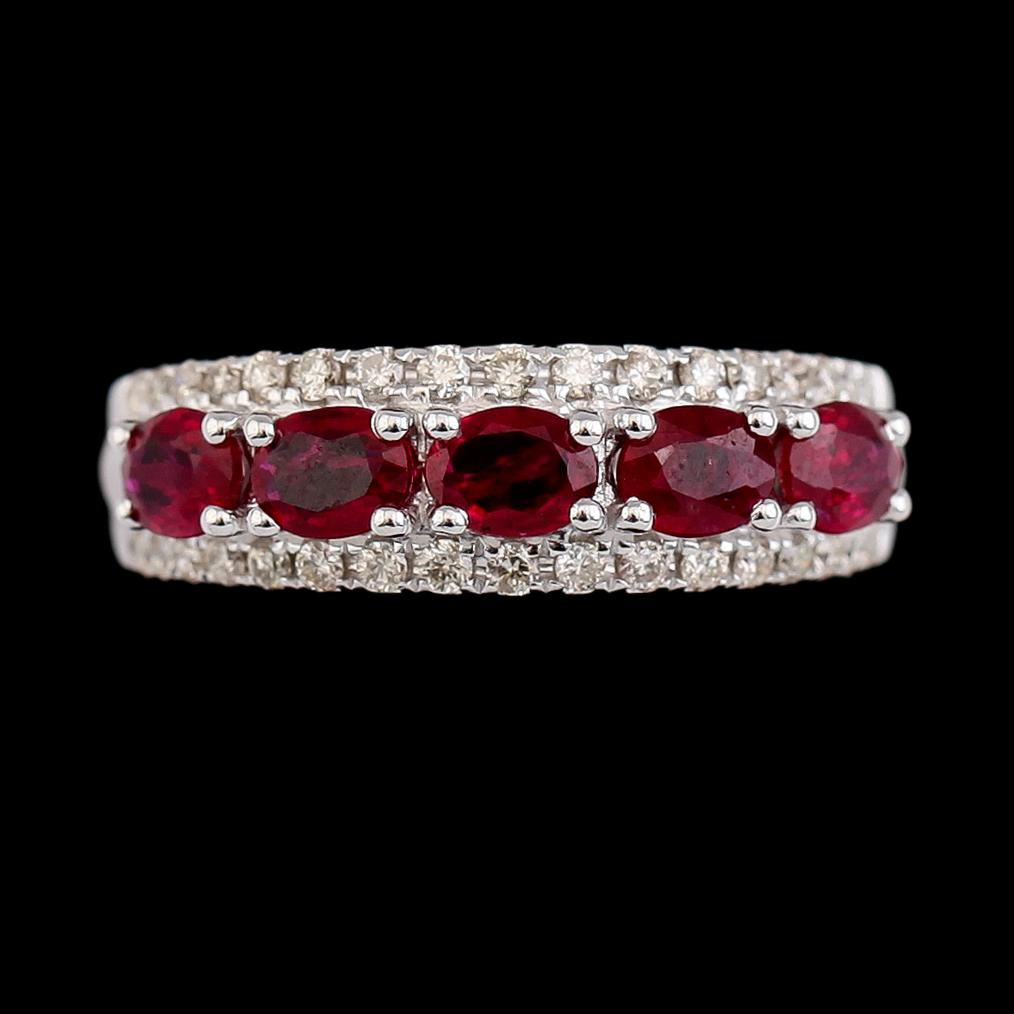 RING, 18K vitguld, 5 rubiner tot ca 1.15 ct, diamanter tot ca 0.27 ct.