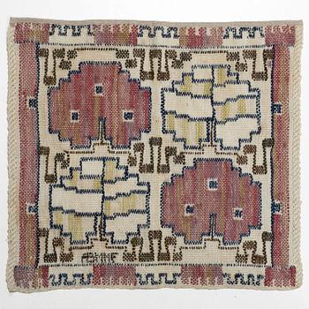 Märta Måås-Fjetterström, A 'Grodblad' textile.