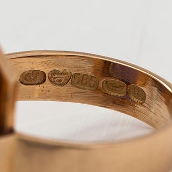 A 14K gold ring with amethyst.