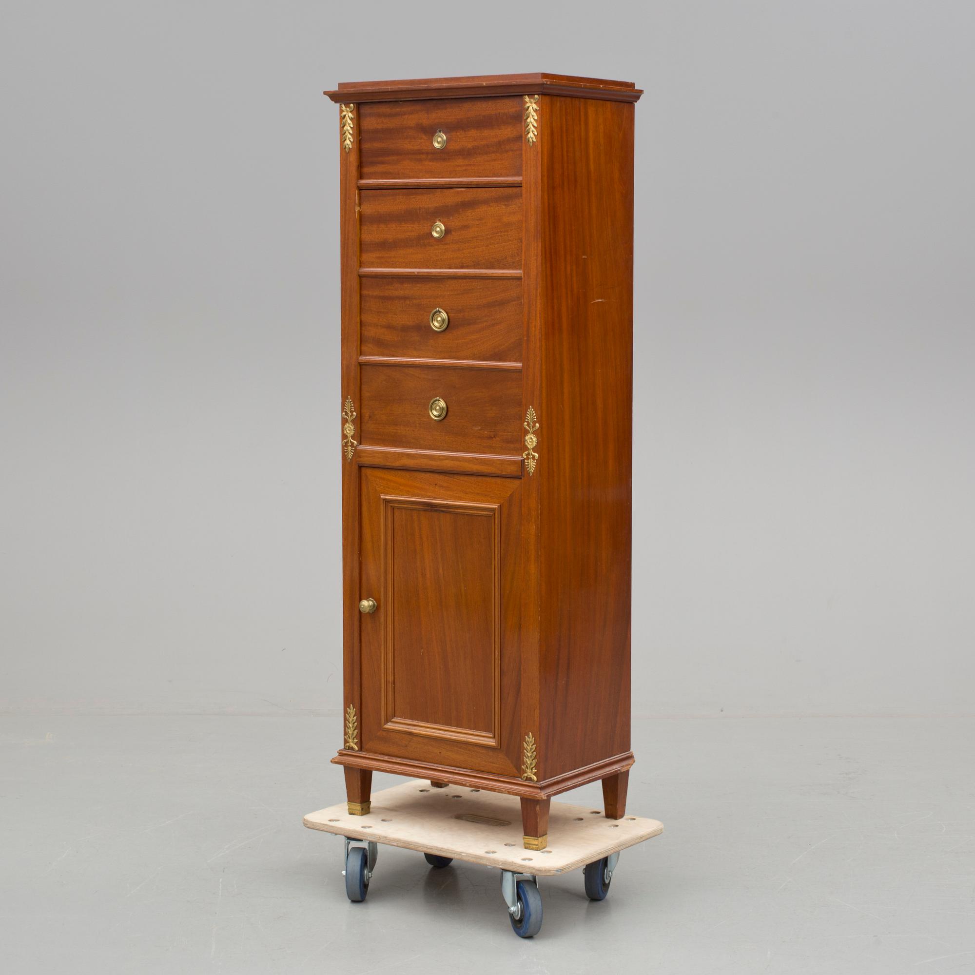 TVÄTTSKÅP, omkring år 1900.