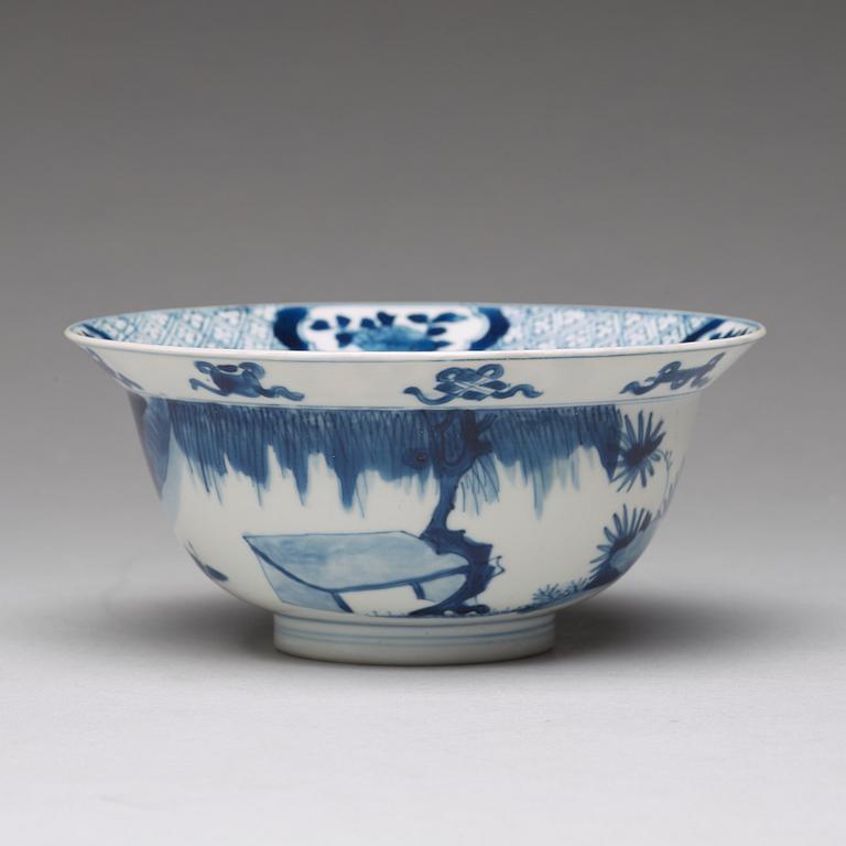 A blue and white bowl, Qing dynasty, Kangxi (1662-1722).