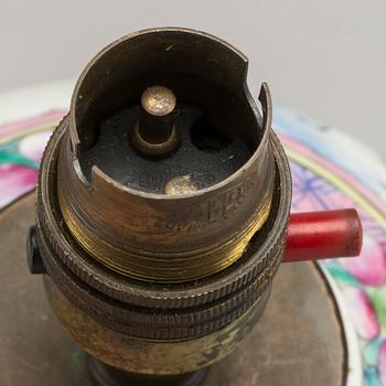 A SET OF 3 CHINESE PORCELAIN FROM THE 18/19TH CENTURY.