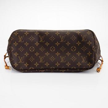 Louis Vuitton,  a 'Neverfull MM' bag.