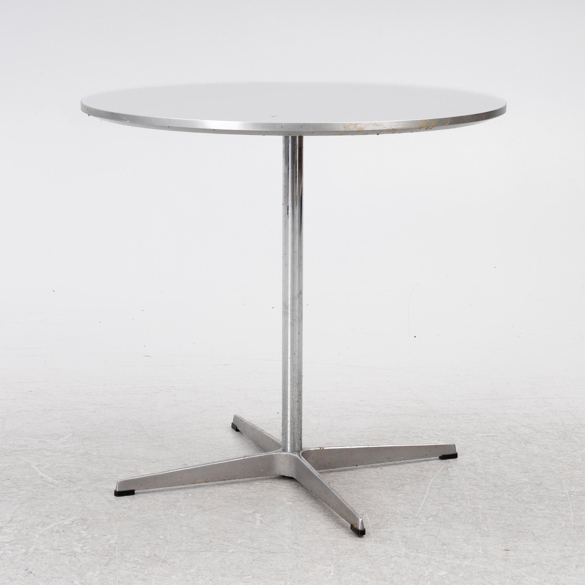 Arne Jacobsen, A coffee table, by Fritz Hansen, dated 2000.