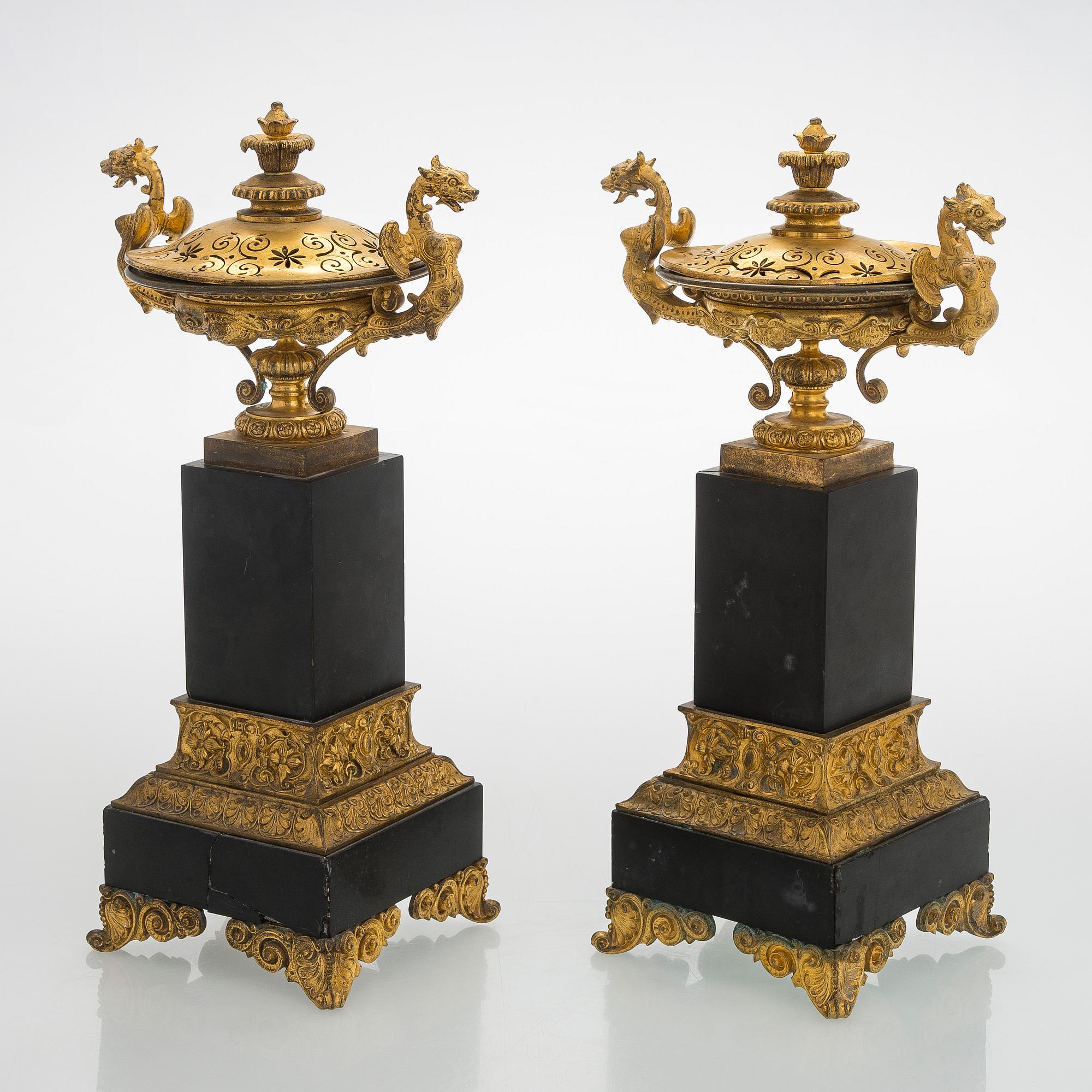 A pair of 19th century urns.