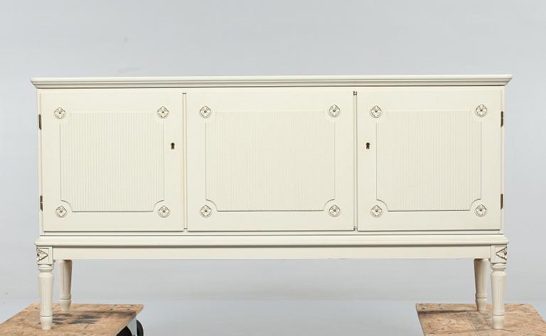 SIDEBOARD, gustaviansk stil, 1900-talets andra hälft.