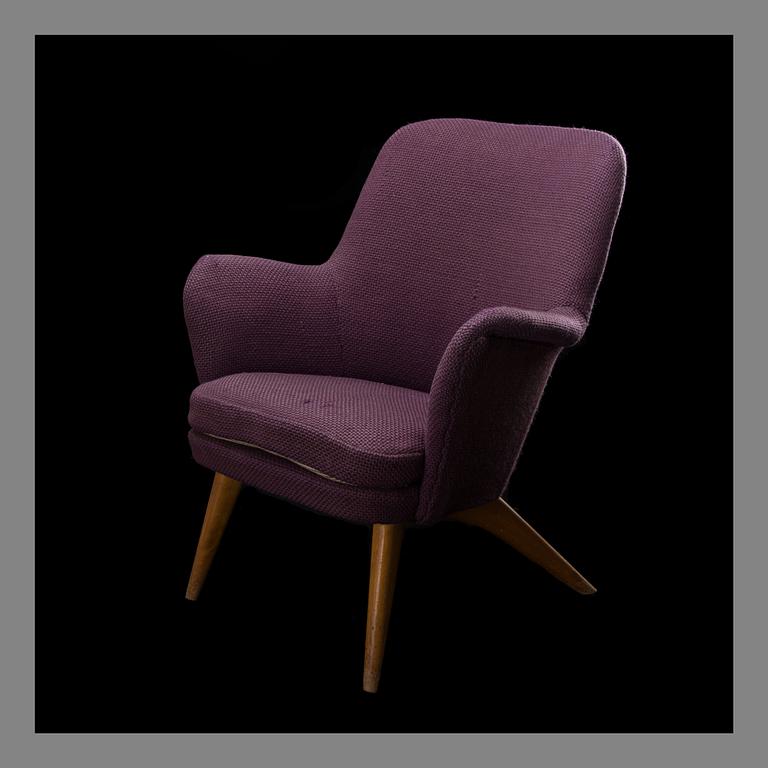 CARL GUSTAF HIORT AF ORNÄS, ARMCHAIR. Manufactured by Puunveistos Helsinki, 1950s.