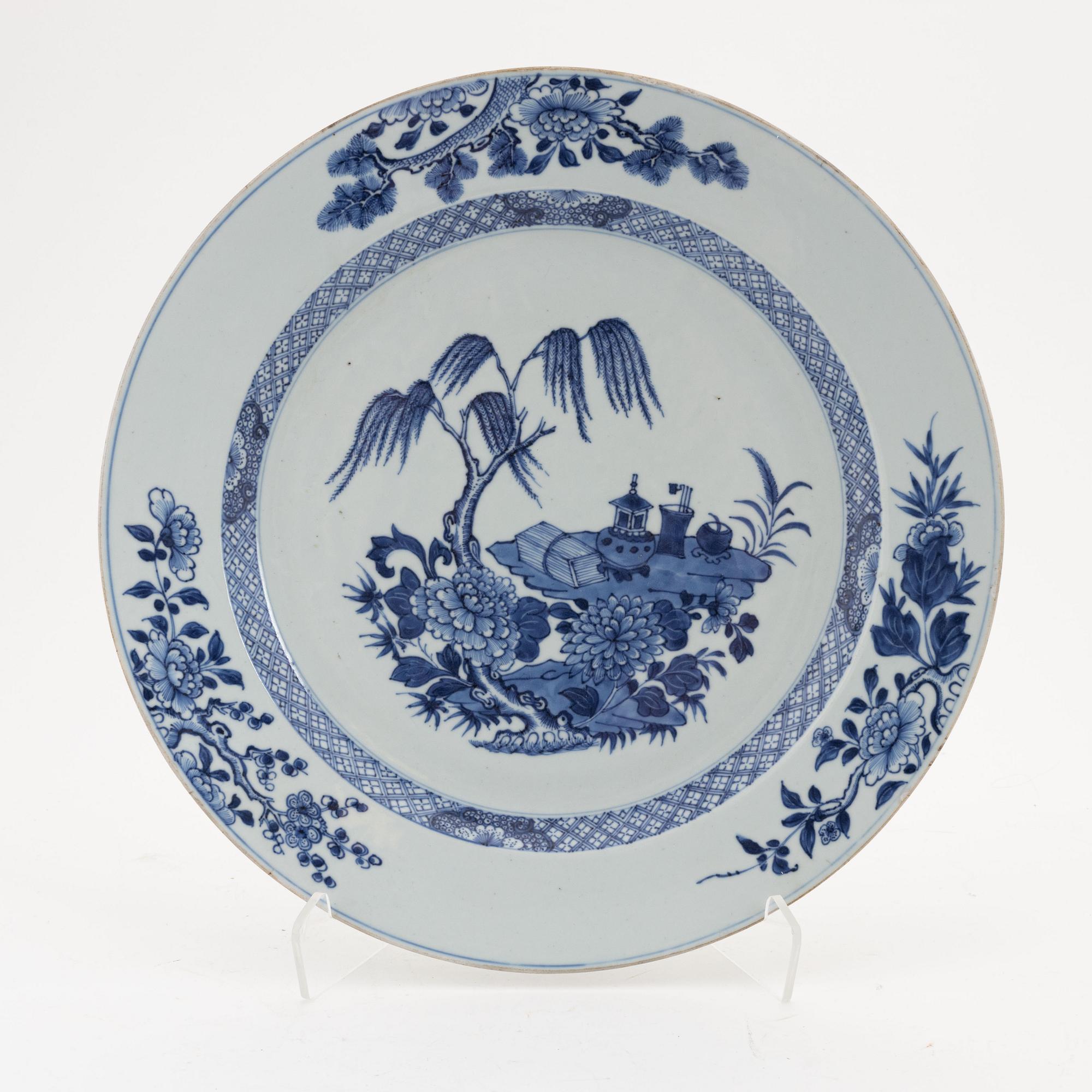 A blue and white Chinese Export dish, Qing dynasty, Qianlong (1736-95).