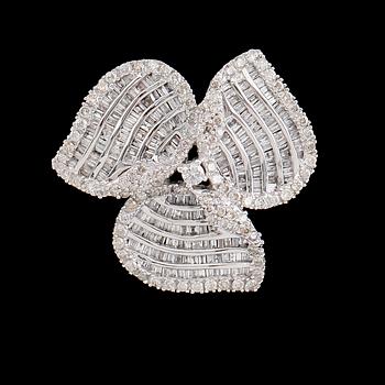 COCKTAILRING, 18 k vitguld, diamanter tot ca 1.85 ct.