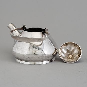 A Swedish Art Nouveau silver teapot, maker's mark CG Hallberg, Malmö, 1906.