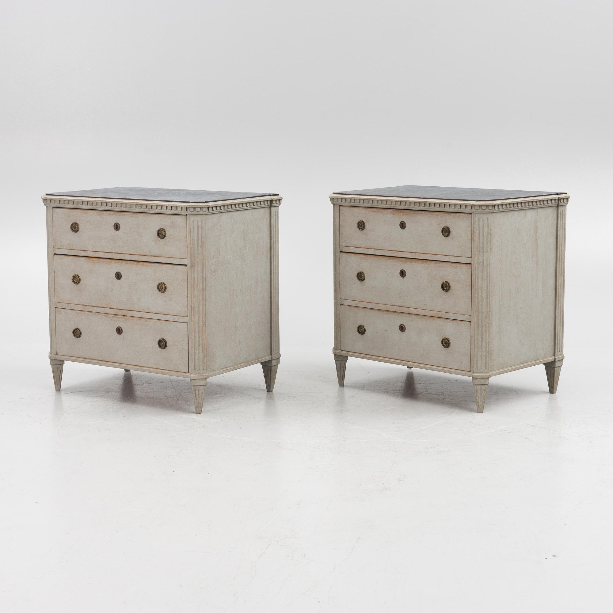 A pair of Gustavian style chests of drawers, early 20th century.