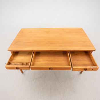 Hans J Wegner, an AT-305 oak desk from Andreas Tuck Denmark.