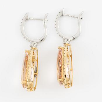 Earrings with drop-shaped morganites and brilliant-cut diamonds.