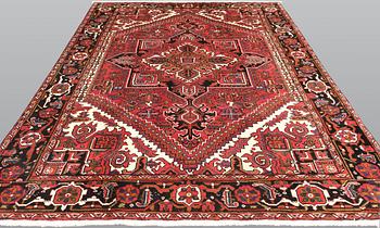 Matta, Heriz Gorovan, ca 292 x 203 cm.