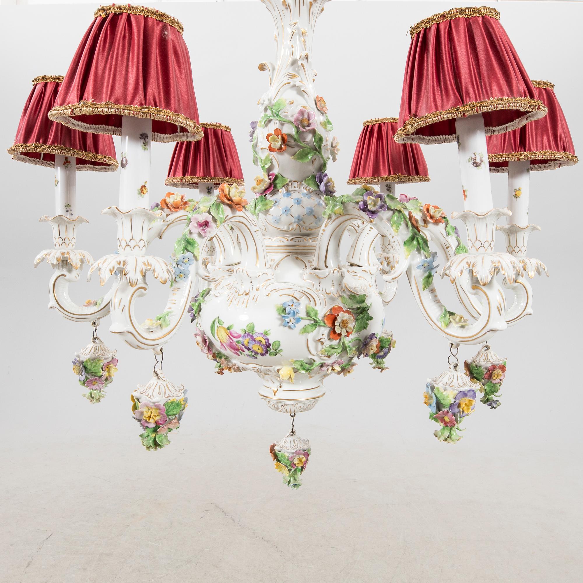 Chandelier and a pair of sconces, Rococo-style Dresden mid-20th century porcelain.