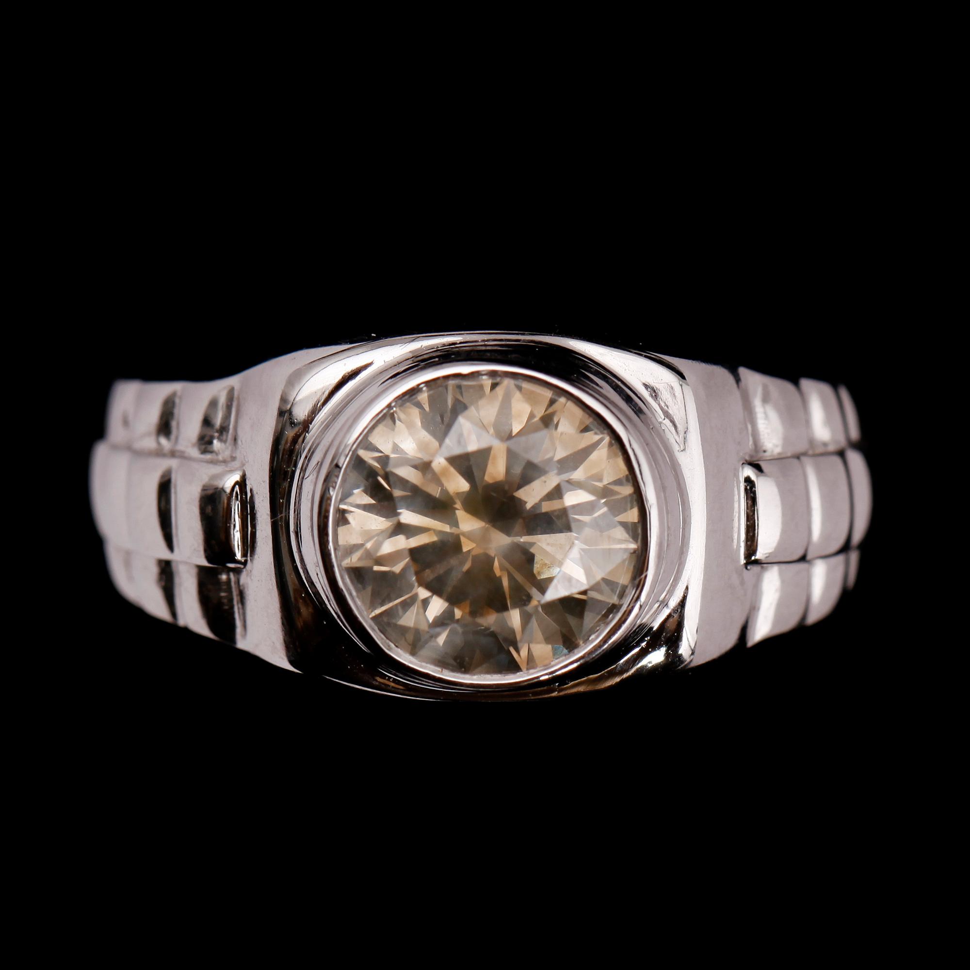 RING, 14 k vitguld, med diamant 3.10 ct. Total vikt 9 g.