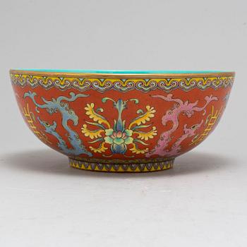 A chinese famille rose bowl, 20th century.