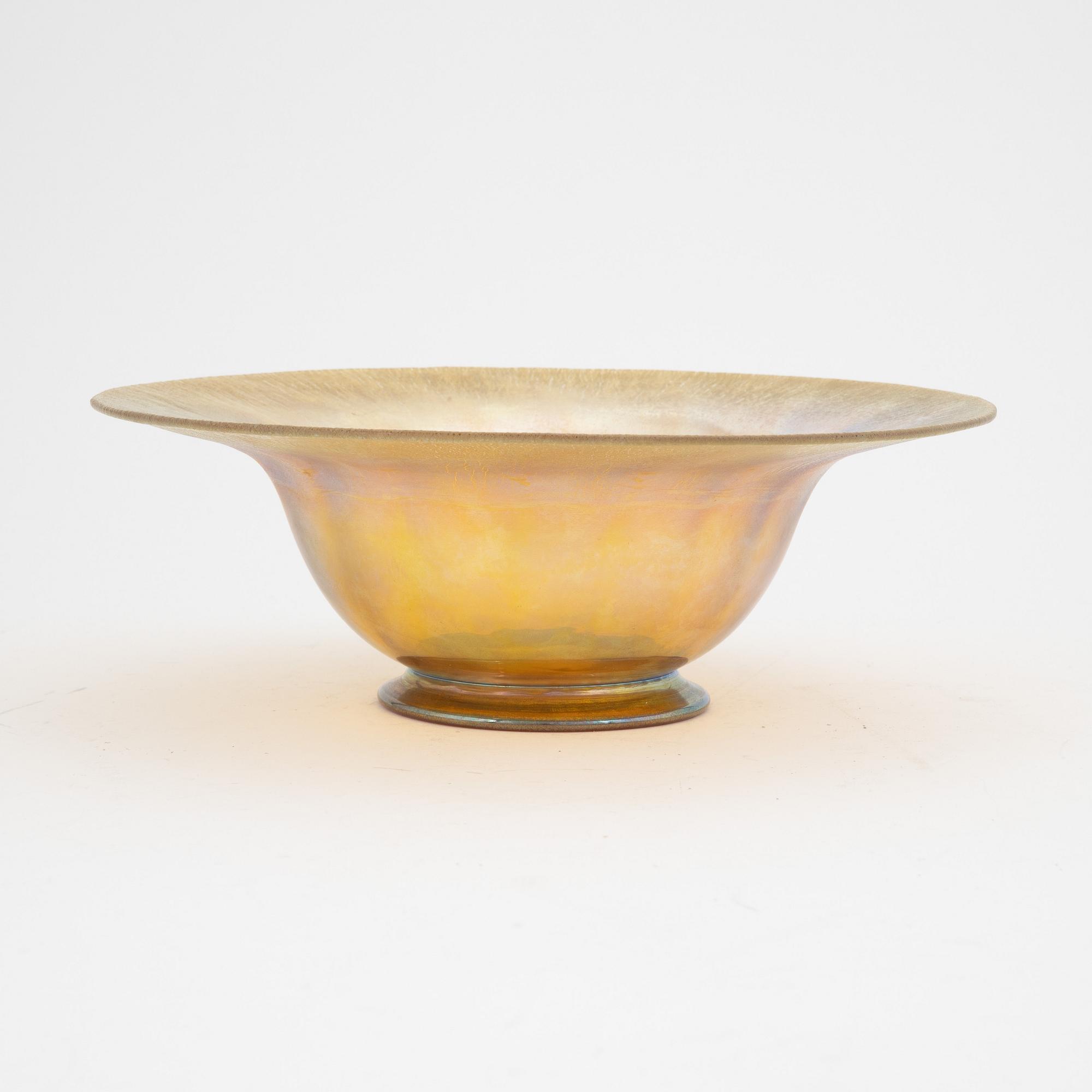 Louis Comfort Tiffany, a 'Favrile' glass bowl, Art Nouveau, USA circa 1900.